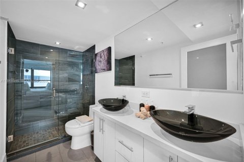 Condo in Miami Beach, Florida, 2 bedrooms № 2031838 - photo 21