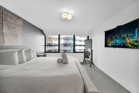 Condo in Miami Beach, Florida, 2 bedrooms № 2031838 - photo 18