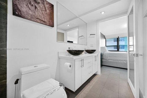 Condo in Miami Beach, Florida, 2 bedrooms № 2031838 - photo 20