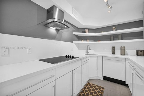 Condo in Miami Beach, Florida, 2 bedrooms № 2031838 - photo 14