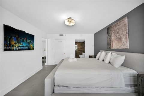 Condo in Miami Beach, Florida, 2 bedrooms № 2031838 - photo 19