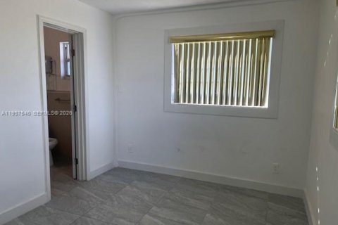 Condominio en venta en Miami, Florida, 1 dormitorio, 62.15 m2 № 2020629 - foto 10