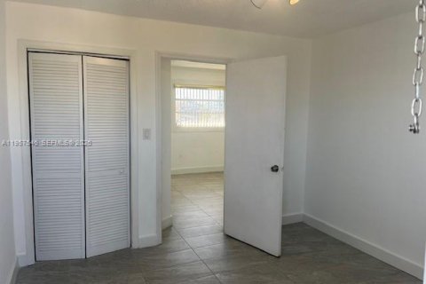 Condominio en venta en Miami, Florida, 1 dormitorio, 62.15 m2 № 2020629 - foto 14