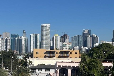 Condominio en venta en Miami, Florida, 1 dormitorio, 62.15 m2 № 2020629 - foto 2
