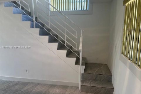 Condominio en venta en Miami, Florida, 1 dormitorio, 62.15 m2 № 2020629 - foto 5