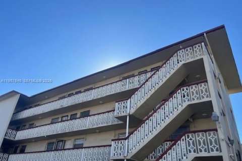 Condominio en Miami, Florida, 1 dormitorio  № 2020629