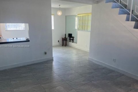 Condominio en venta en Miami, Florida, 1 dormitorio, 62.15 m2 № 2020629 - foto 3