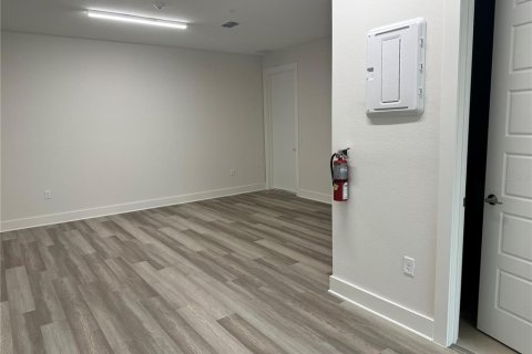 Propiedad comercial en alquiler en Oviedo, Florida, 64.38 m2 № 1448037 - foto 6