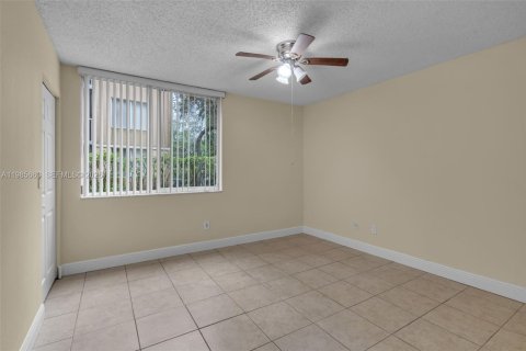Condo in Pompano Beach, Florida, 3 bedrooms  № 2047337 - photo 18