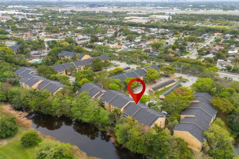 Condo in Pompano Beach, Florida, 3 bedrooms  № 2047337 - photo 28