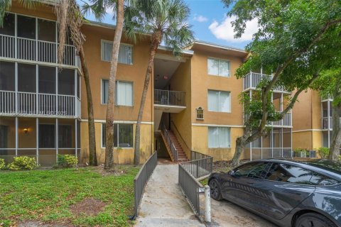 Condo in Pompano Beach, Florida, 3 bedrooms  № 2047337