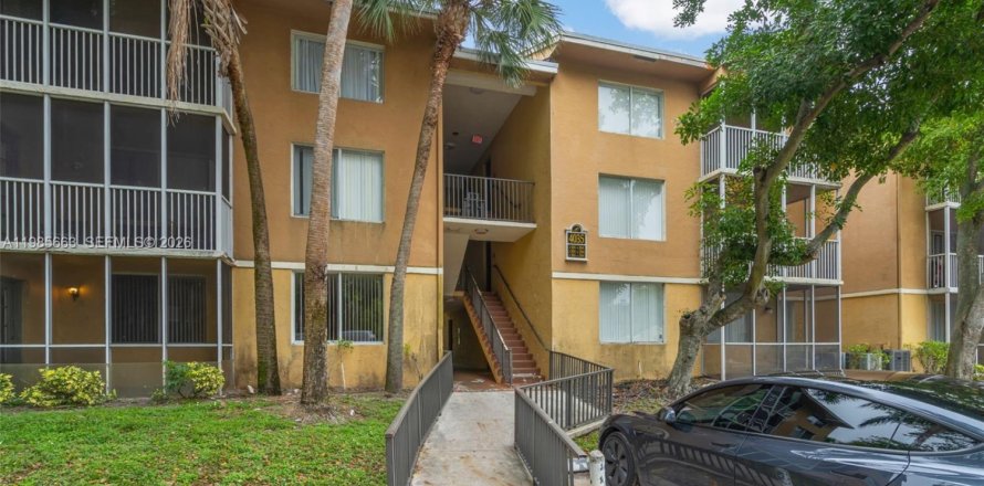 Condo in Pompano Beach, Florida, 3 bedrooms  № 2047337