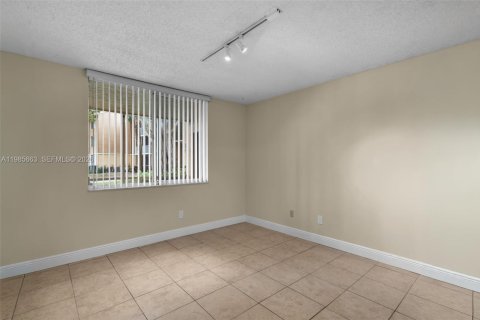 Condo in Pompano Beach, Florida, 3 bedrooms  № 2047337 - photo 10