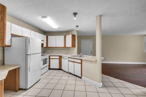 Condo in Pompano Beach, Florida, 3 bedrooms  № 2047337 - photo 8