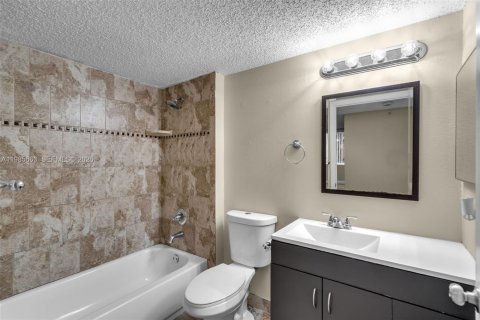 Condo in Pompano Beach, Florida, 3 bedrooms  № 2047337 - photo 13