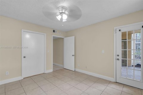 Condo in Pompano Beach, Florida, 3 bedrooms  № 2047337 - photo 17