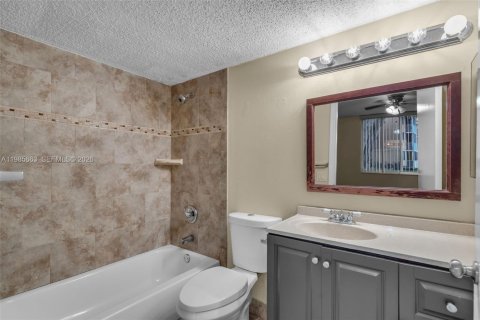 Condo in Pompano Beach, Florida, 3 bedrooms  № 2047337 - photo 14