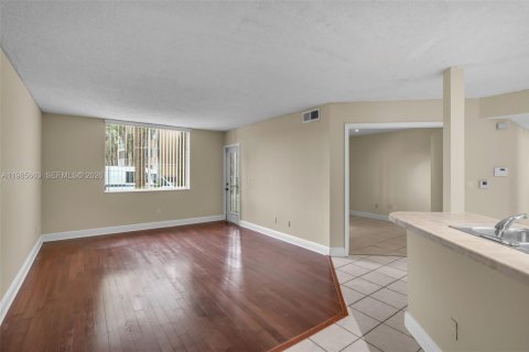Condo in Pompano Beach, Florida, 3 bedrooms  № 2047337 - photo 3