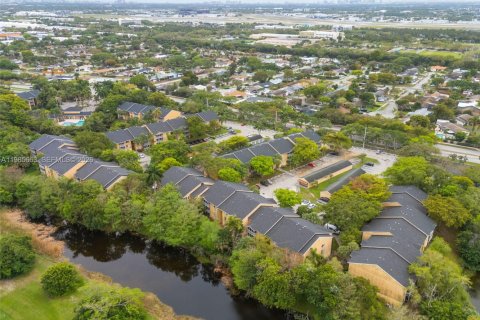Condo in Pompano Beach, Florida, 3 bedrooms  № 2047337 - photo 29