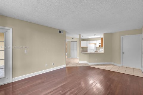 Condo in Pompano Beach, Florida, 3 bedrooms  № 2047337 - photo 6