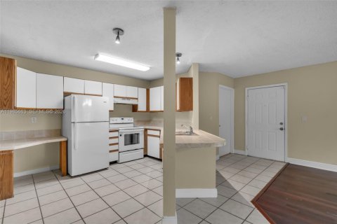 Condo in Pompano Beach, Florida, 3 bedrooms  № 2047337 - photo 9