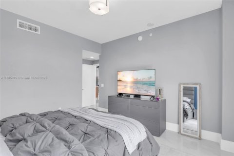 Condo in North Miami Beach, Florida, 2 bedrooms  № 1978784 - photo 22