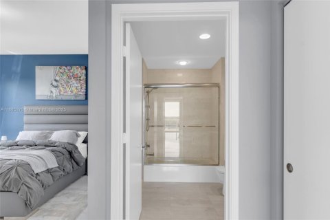 Condo in North Miami Beach, Florida, 2 bedrooms  № 1978784 - photo 23
