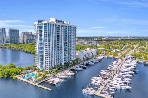 Condo in North Miami Beach, Florida, 2 bedrooms  № 1978784 - photo 29