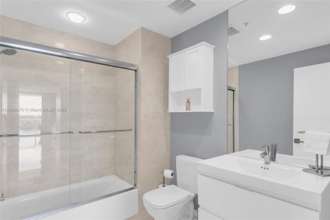 Condo in North Miami Beach, Florida, 2 bedrooms  № 1978784 - photo 25
