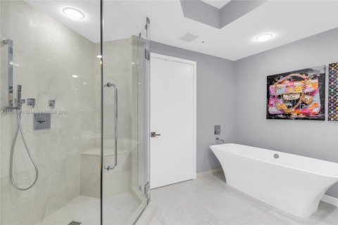 Condo in North Miami Beach, Florida, 2 bedrooms  № 1978784 - photo 19