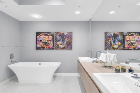 Condo in North Miami Beach, Florida, 2 bedrooms  № 1978784 - photo 20