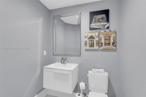 Condo in North Miami Beach, Florida, 2 bedrooms  № 1978784 - photo 26