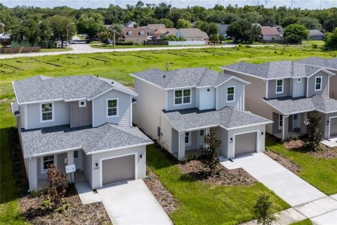 House in Orlando, Florida 4 bedrooms, 135.45 sq.m. № 2361198