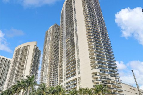 Copropriété à louer à Hallandale Beach, Floride: 1 chambre, 75.34 m2 № 1172389 - photo 1