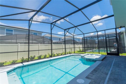 House in Davenport, Florida 7 bedrooms, 300.45 sq.m. № 2214059 - photo 10