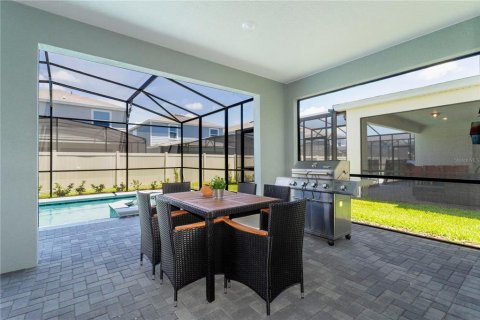 House in Davenport, Florida 7 bedrooms, 300.45 sq.m. № 2214059 - photo 5