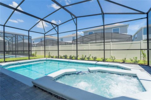 House in Davenport, Florida 7 bedrooms, 300.45 sq.m. № 2214059 - photo 8