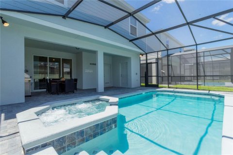 House in Davenport, Florida 7 bedrooms, 300.45 sq.m. № 2214059 - photo 9