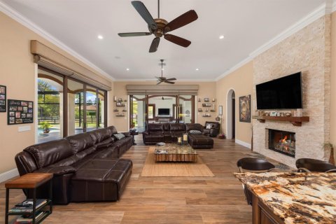 House in Lake Worth, Florida 5 bedrooms, 522.95 sq.m. № 2270426 - photo 10