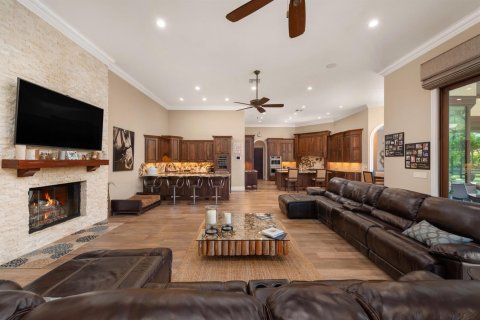 House in Lake Worth, Florida 5 bedrooms, 522.95 sq.m. № 2270426 - photo 9