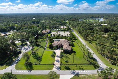 House in Lake Worth, Florida 5 bedrooms, 522.95 sq.m. № 2270426 - photo 2