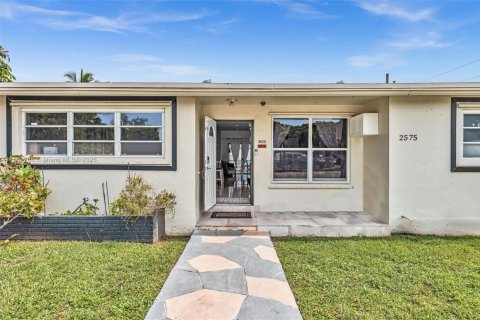 Casa en venta en Miami, Florida, 4 dormitorios, 148.18 m2 № 1889608 - foto 11