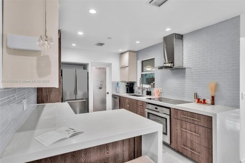 Casa en venta en Miami, Florida, 4 dormitorios, 148.18 m2 № 1889608 - foto 17