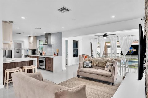 Casa en venta en Miami, Florida, 4 dormitorios, 148.18 m2 № 1889608 - foto 14