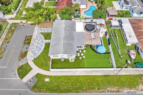 Casa en venta en Miami, Florida, 4 dormitorios, 148.18 m2 № 1889608 - foto 6