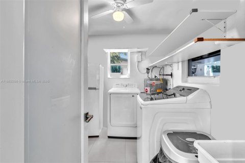 Casa en venta en Miami, Florida, 4 dormitorios, 148.18 m2 № 1889608 - foto 18