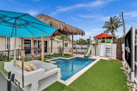 Casa en venta en Miami, Florida, 4 dormitorios, 148.18 m2 № 1889608 - foto 25