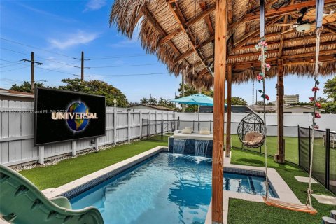 Casa en venta en Miami, Florida, 4 dormitorios, 148.18 m2 № 1889608 - foto 3