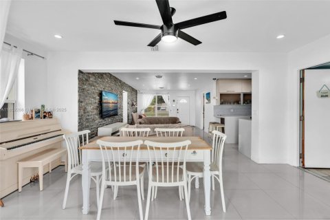 Casa en venta en Miami, Florida, 4 dormitorios, 148.18 m2 № 1889608 - foto 27