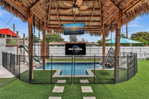 Casa en venta en Miami, Florida, 4 dormitorios, 148.18 m2 № 1889608 - foto 2